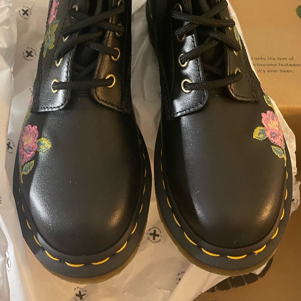Dr. Martens 1460 Vonda II Flower Embroidered Boot (Women), Size 5US/ 3UK, NWT - Picture 10 of 13